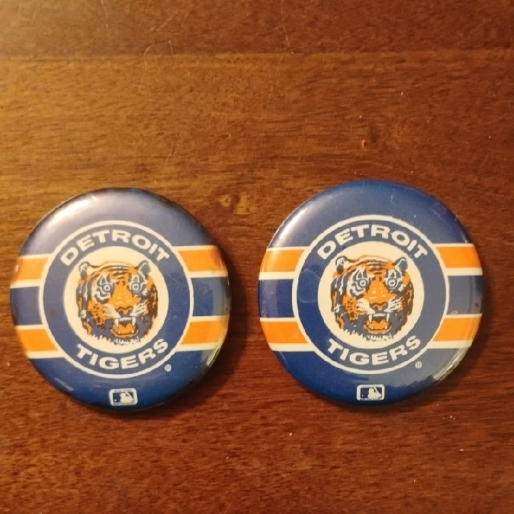 Two 1980s DETROIT TIGERS BASEBALL TEAM MLB 2 1/4" Pinback Button Michigan